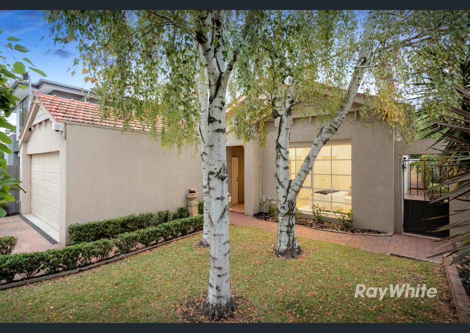 Attracted Our Attention : 197 Koornang Road, Carnegie, Vic 3163